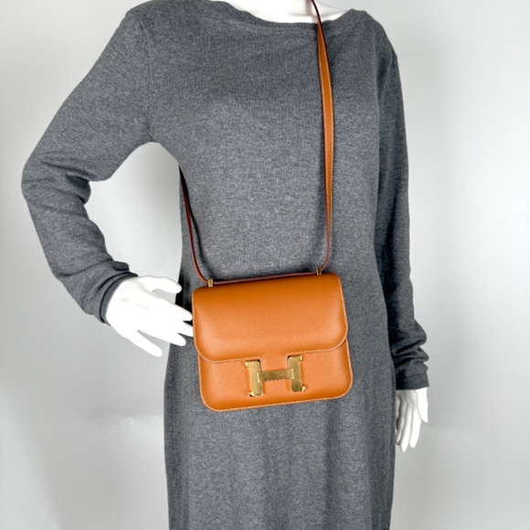 Authentic HERMES Constance 18 Epsom Gold on Gold Leather Crossbody Bag - Picture 2 of 12